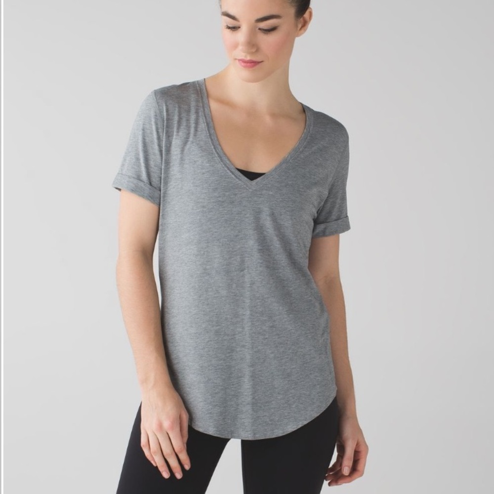 lululemon athletica Women's Grey Short Sleeve V-Neck Tee